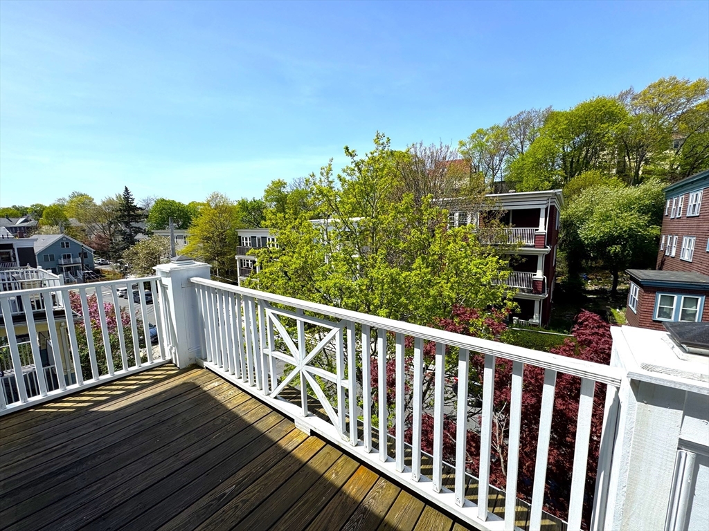 18 Saint Peter St, Jamaica Plain