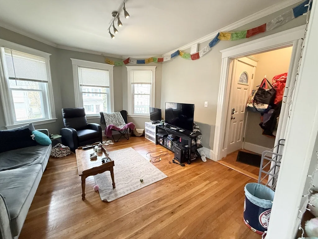 81 Florence St, Roslindale