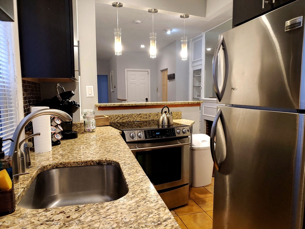 61 West Cedar St, Beacon Hill