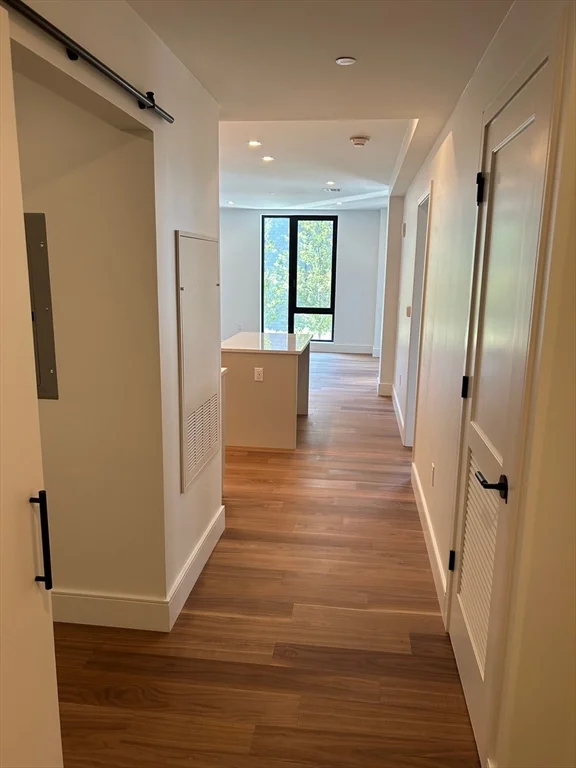 1515 Commonwealth, Brighton