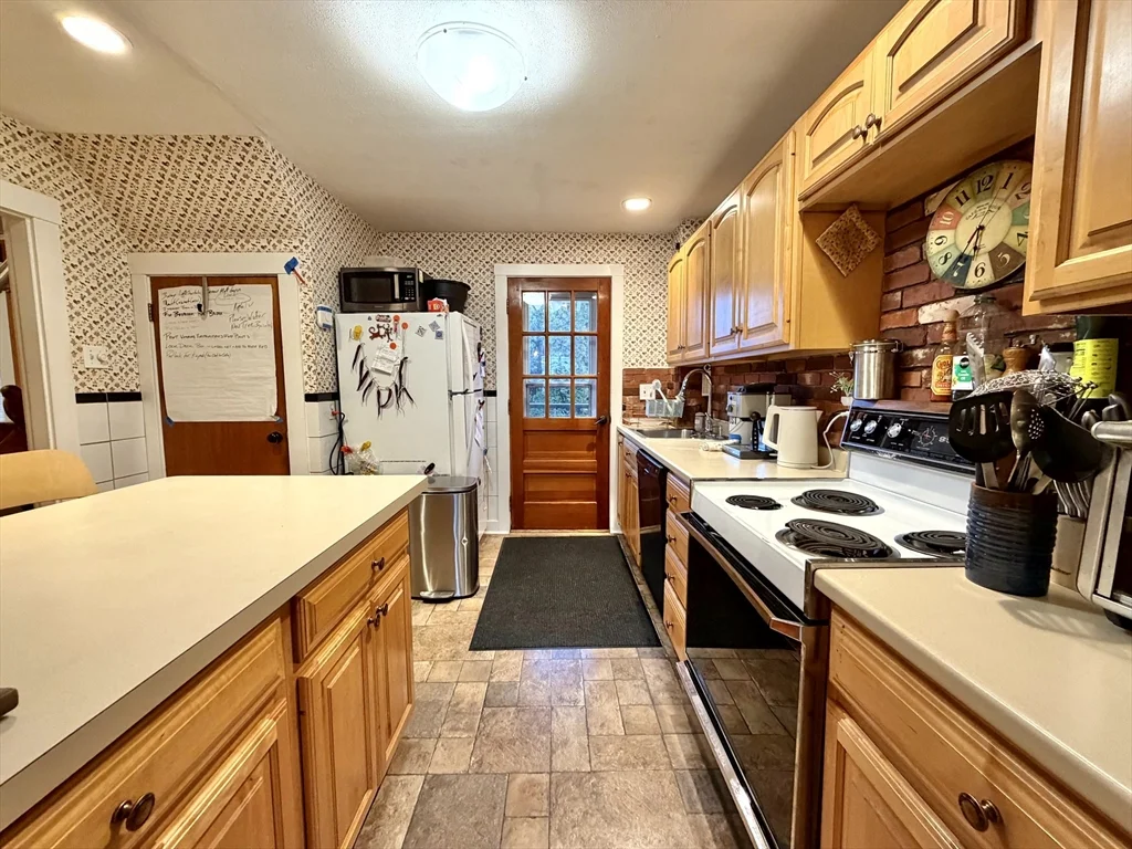 157 Riverview Ave, Waltham