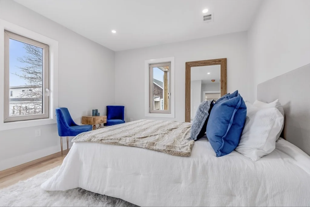 15 Melville, Ten Hills