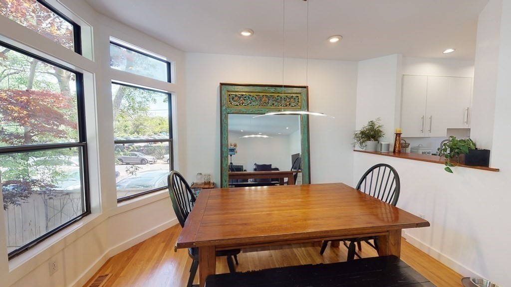 15 Roberts Rd, Harvard Square