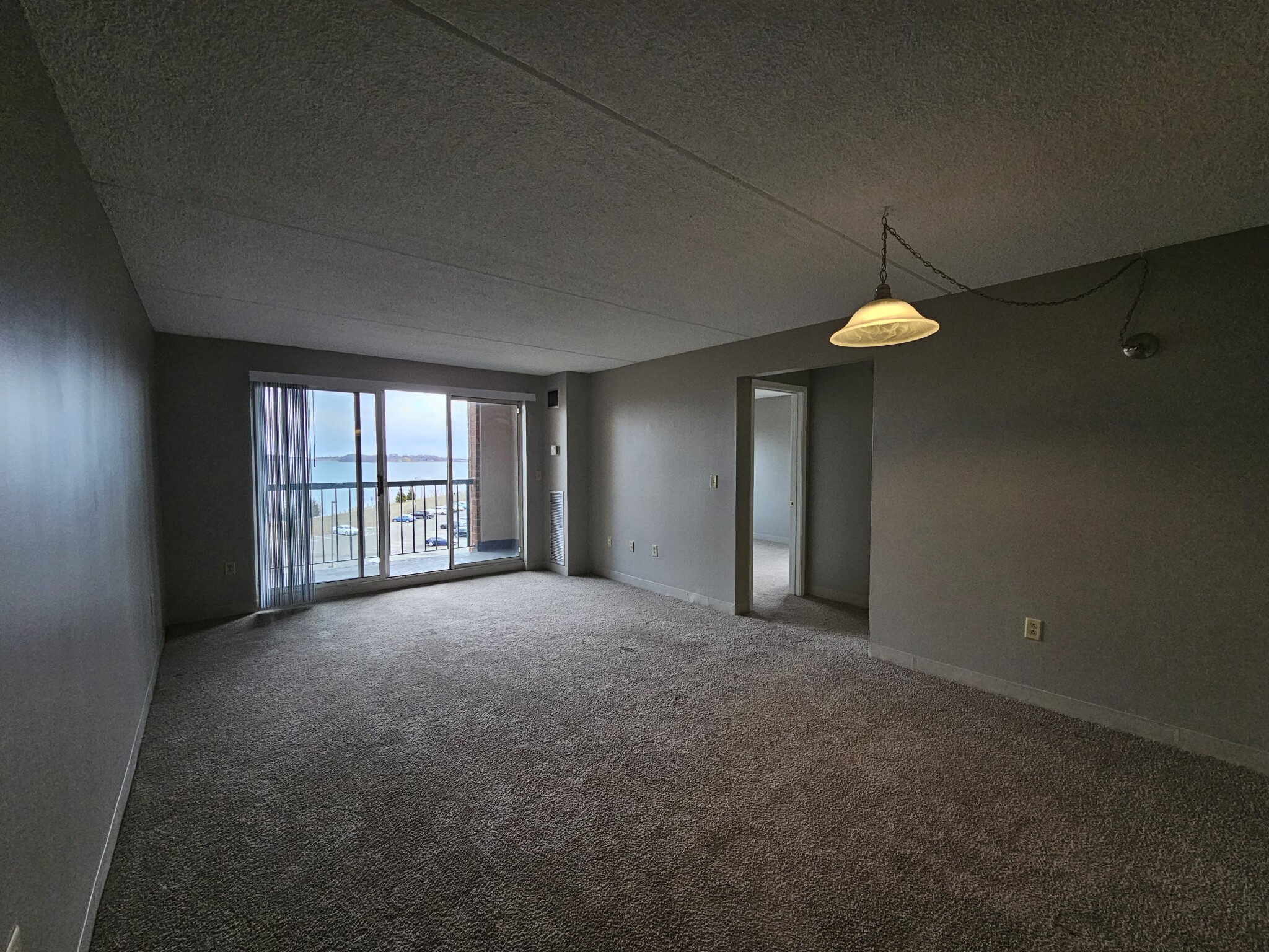 1 South Point Dr, Dorchester