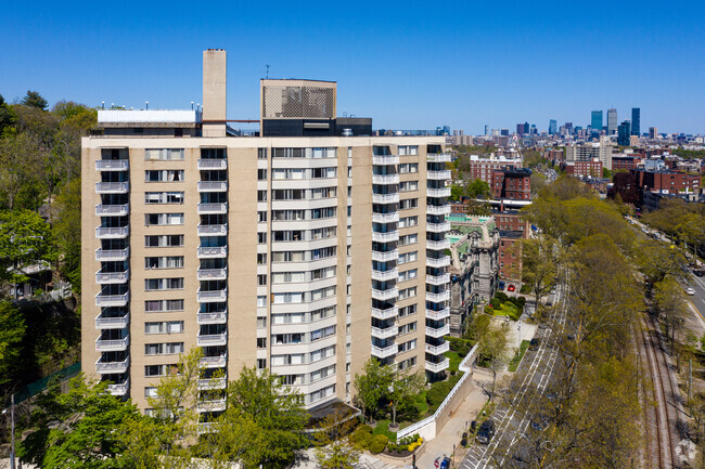 2 bed, 2 bath apartment for rent at 1530 Beacon St Unit 504, Washington Square — photo 3 of 17