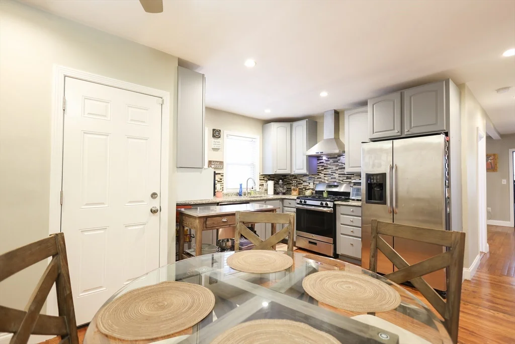 43-45 Belnel Rd, Hyde Park