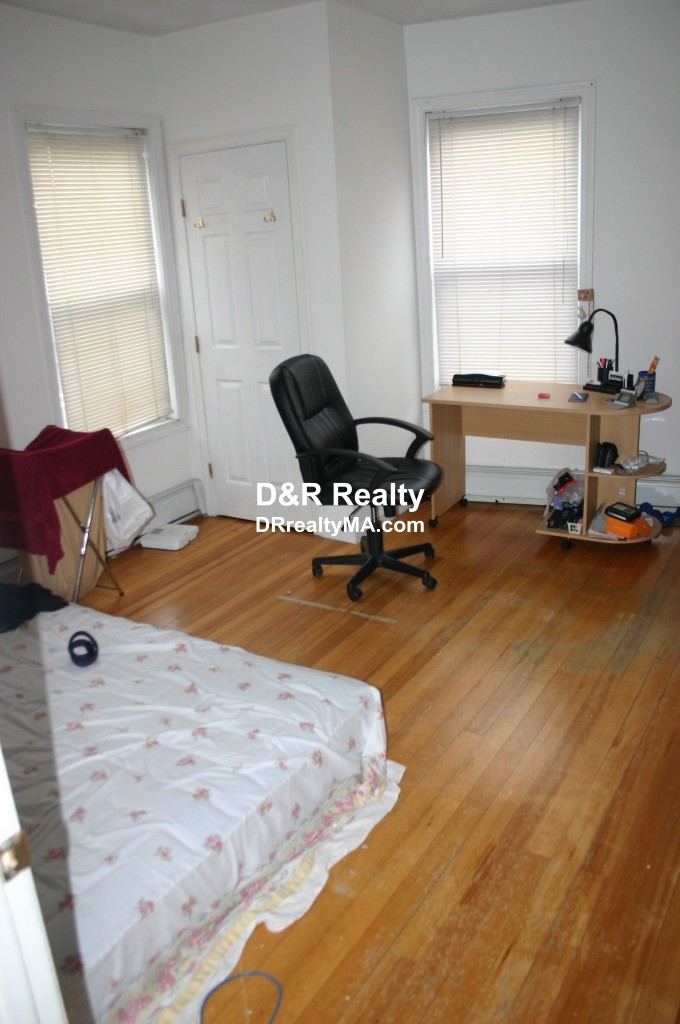 2 bed, 1 bath apartment for rent at 647 Cambridge St Unit 3, East Cambridge — photo 2 of 4