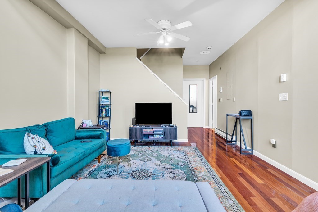 350 W 4th, South Boston