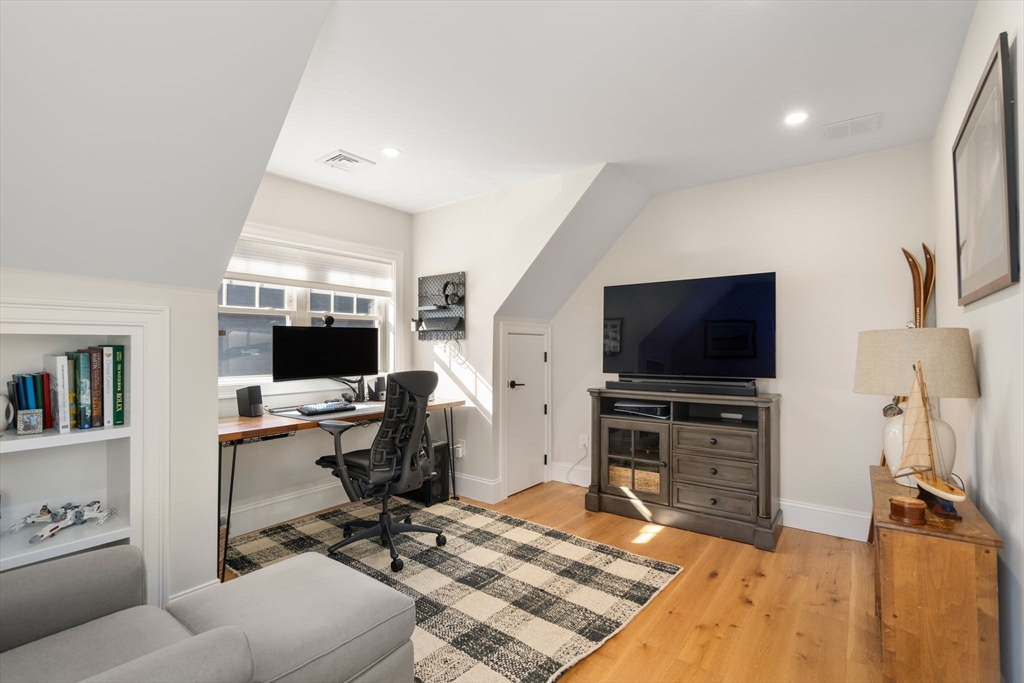 3 bed, 2.5 bath apartment for rent at 14 Norumbega St Unit 14, Strawberry Hill — photo 10 of 19