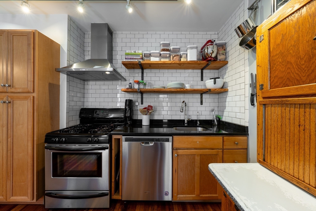 77 Columbus Ave, Prospect Hill