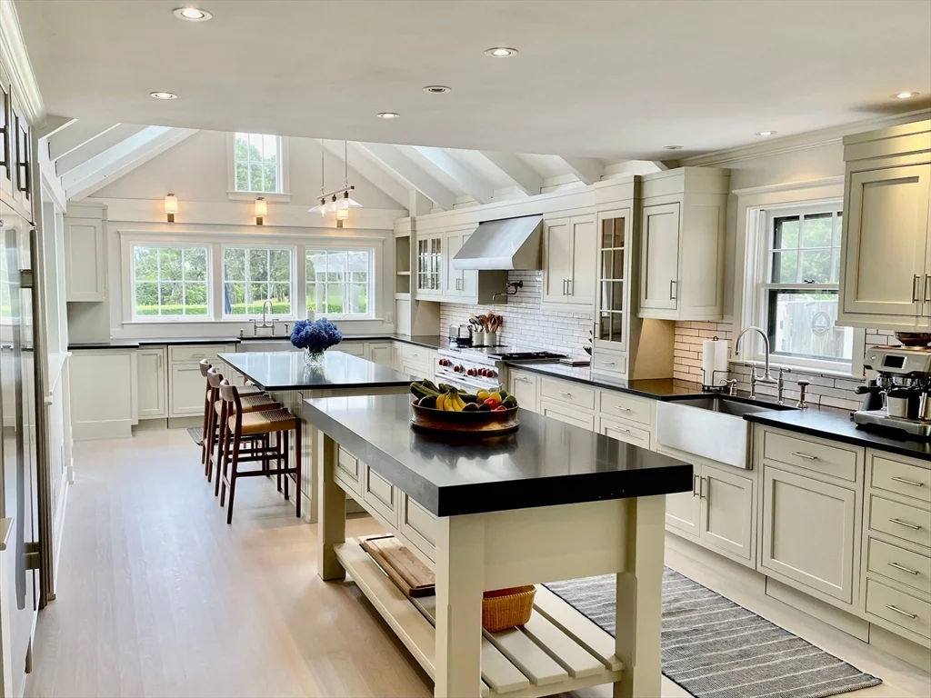 1 Pochick Ave, Nantucket