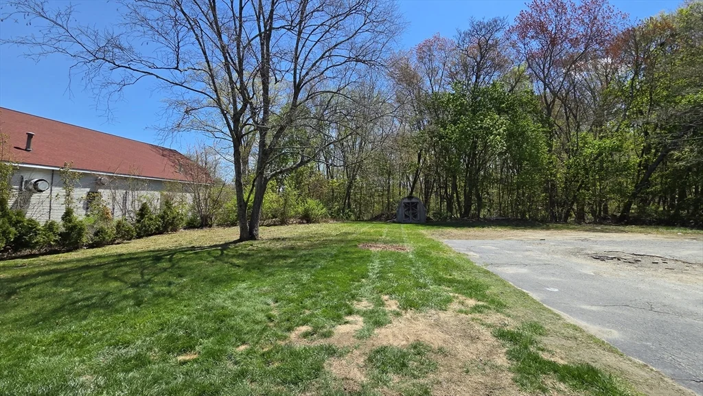 698 Church St, Whitinsville