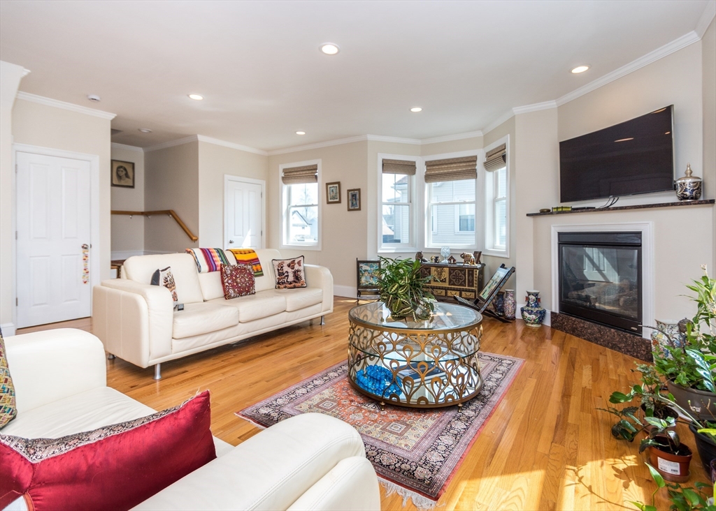 43 Hammond St, Waltham