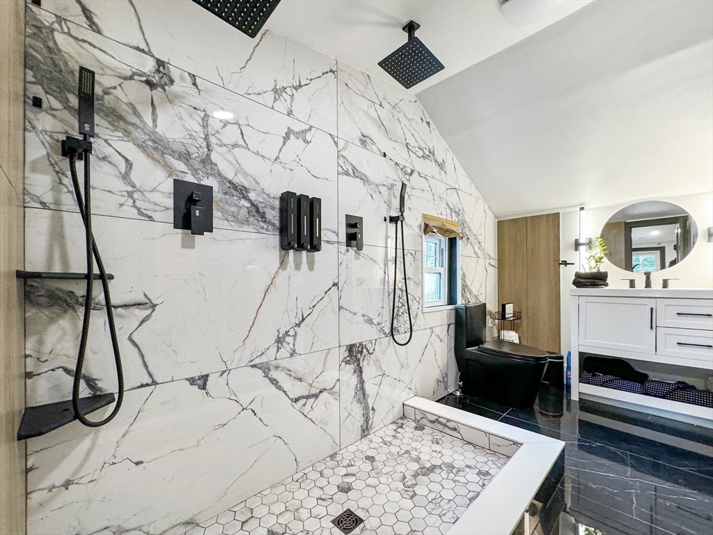 8 Greenhalge St, Medford