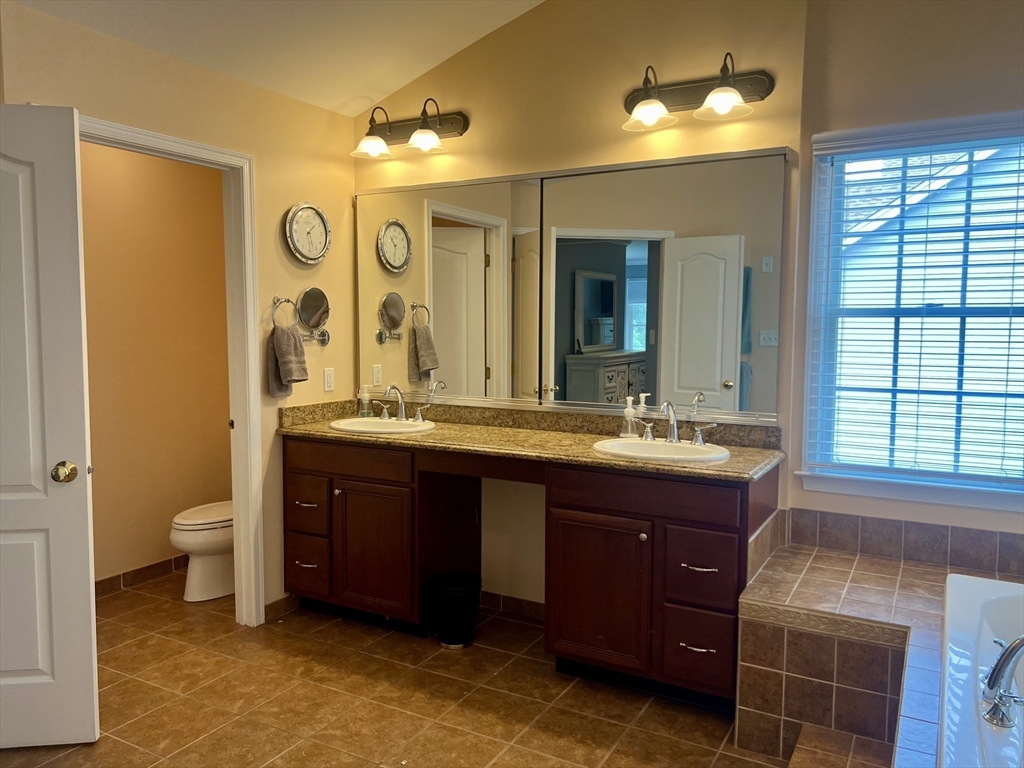 24 Endean Dr, Walpole