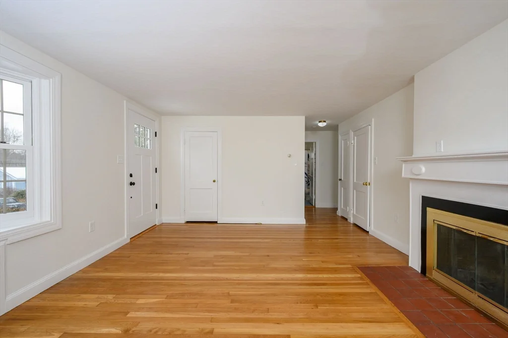 25 Bayberry Ln, Cohasset