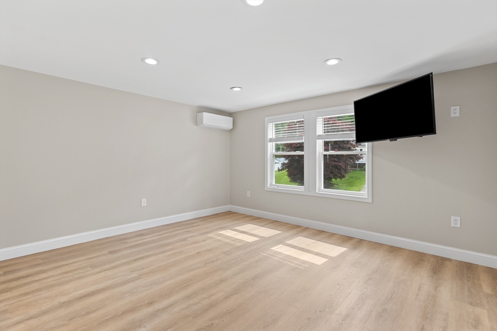 10 Paris Ave, Worcester