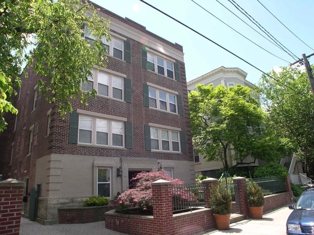 30 Upland Rd, Neighborhood Nine