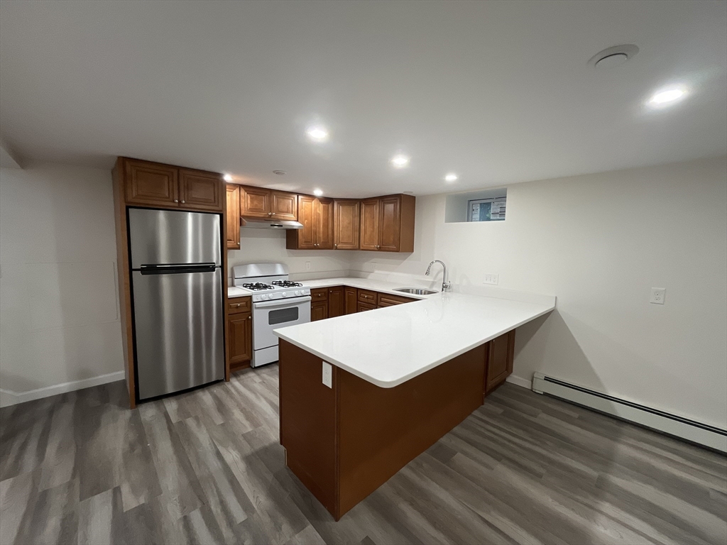 7 Lexington Ave, Hyde Park