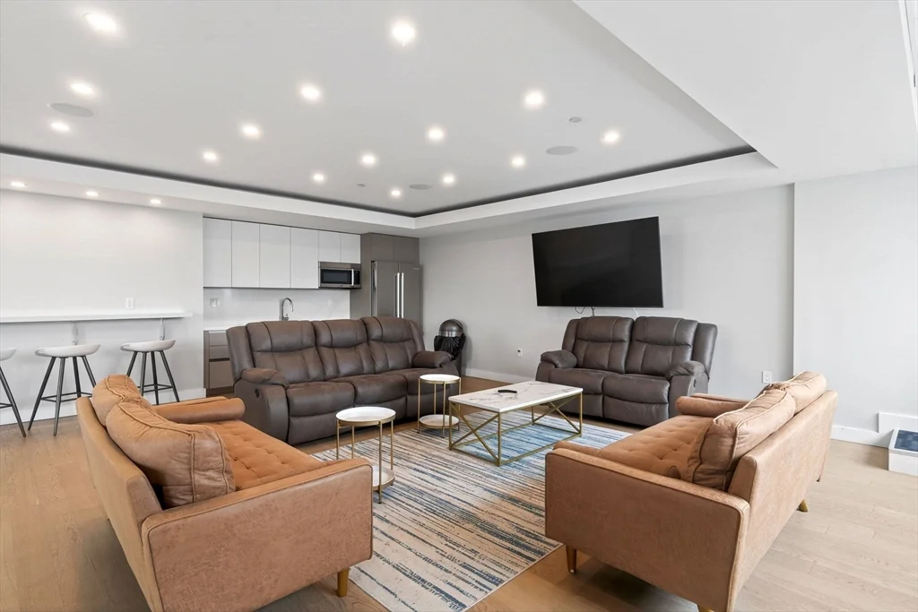 932 Broadway St, Chelsea