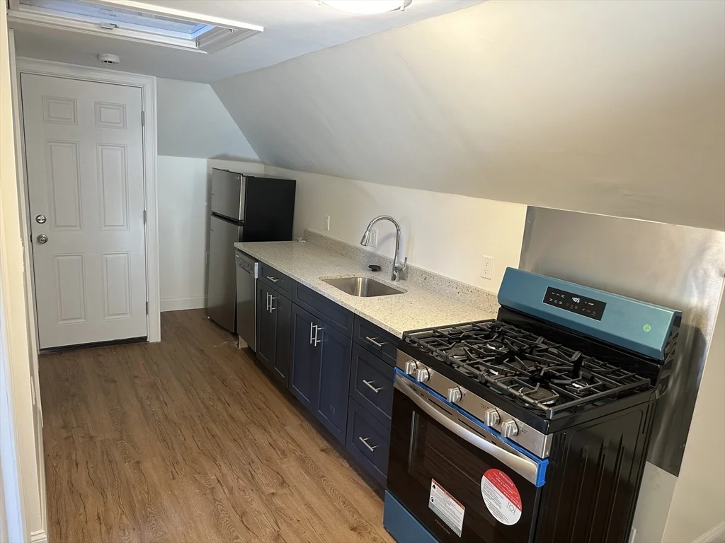 367 Concord Ave, Neighborhood Nine