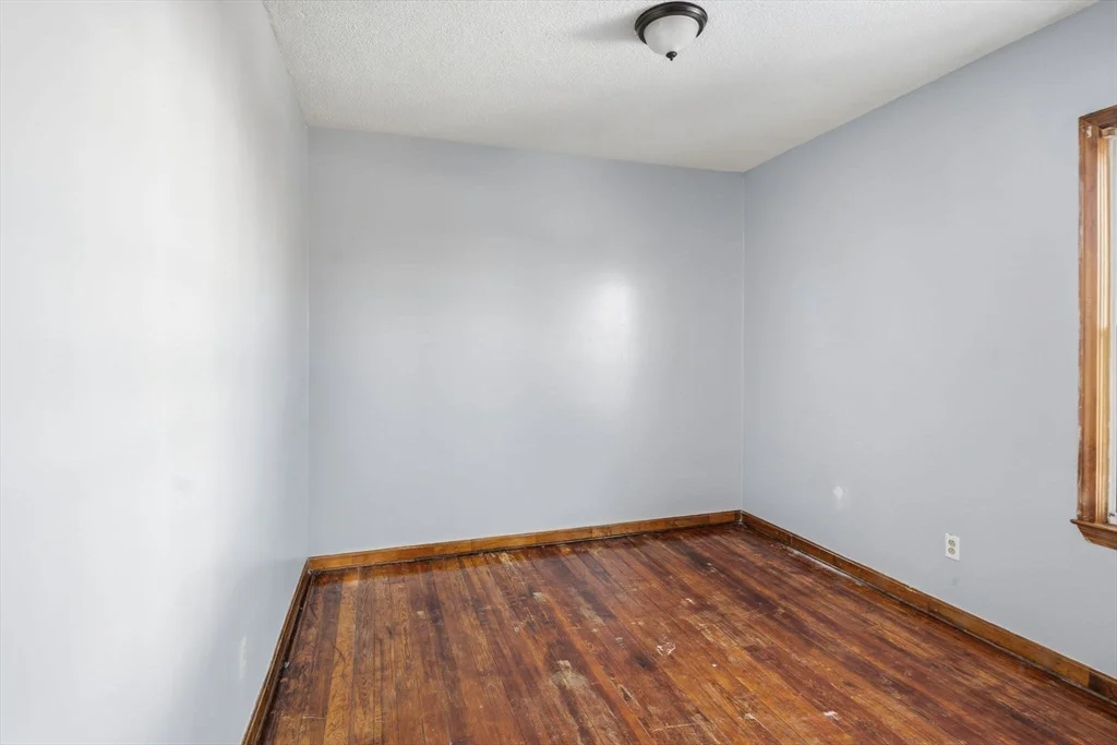 857 S 1st St, New Bedford