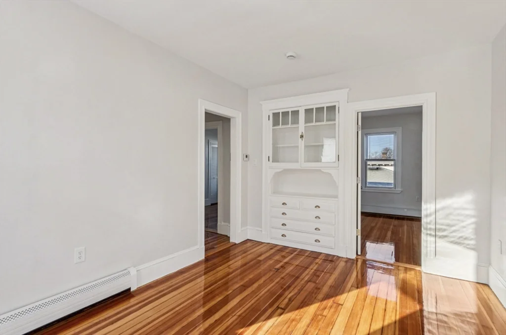 559 Hyde Park Ave, Roslindale