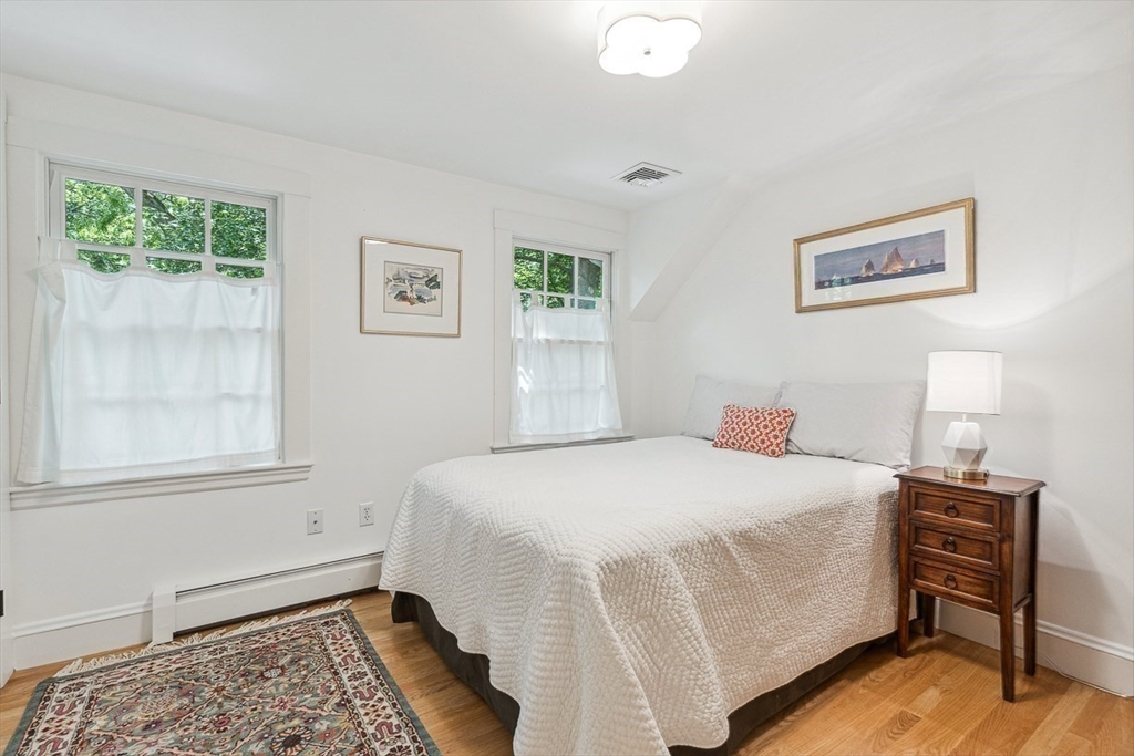 37 Tennyson Rd, Wellesley