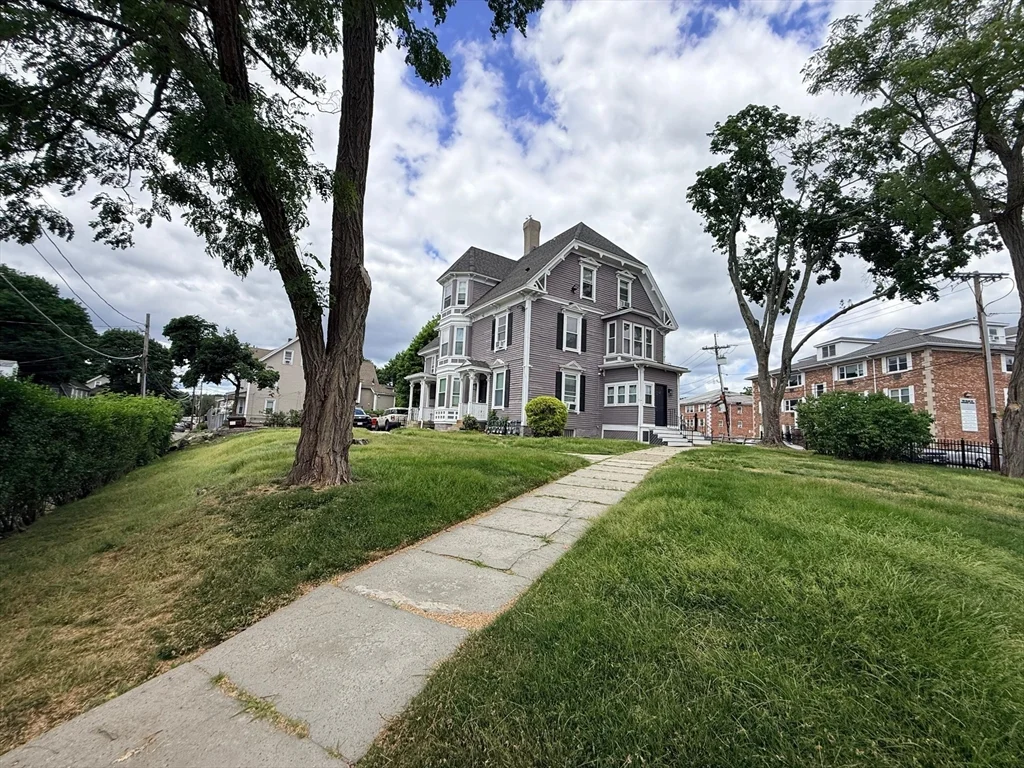 568 Main St, Woburn