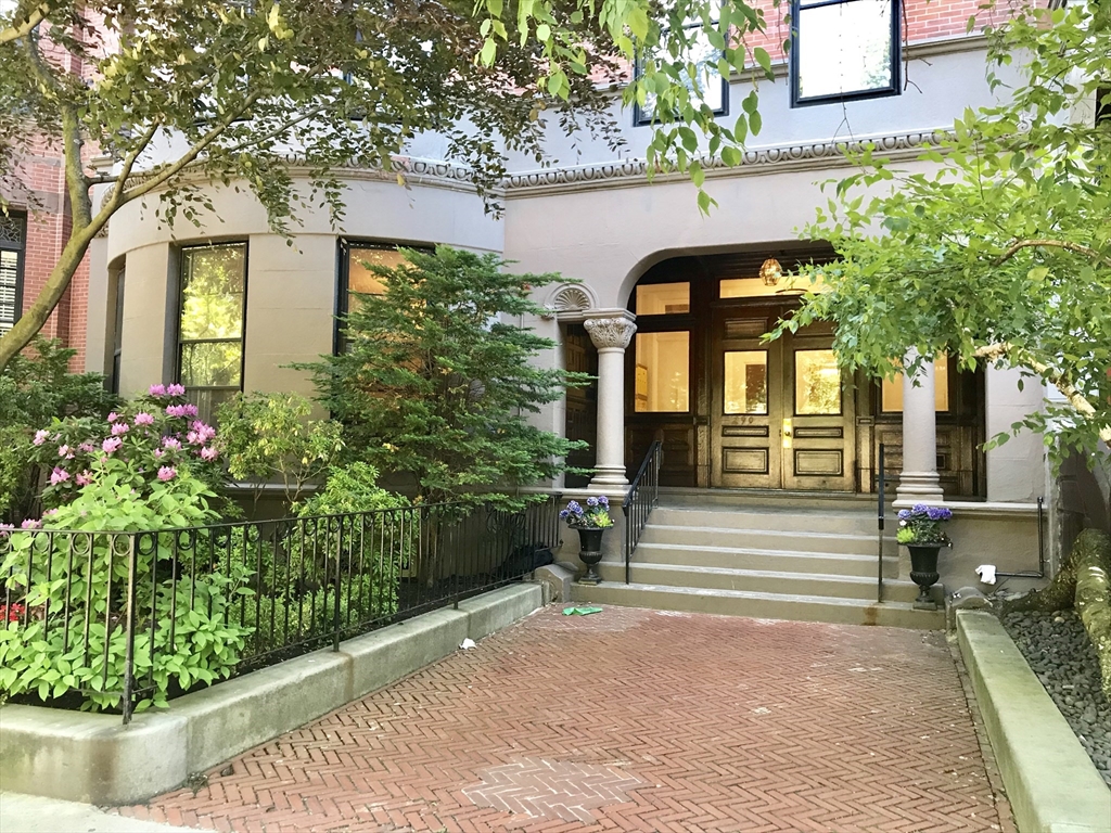 290 Commonwealth Ave, Back Bay