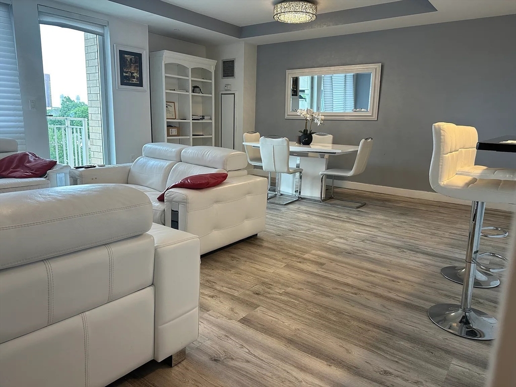 100 Station Landing, Wellington