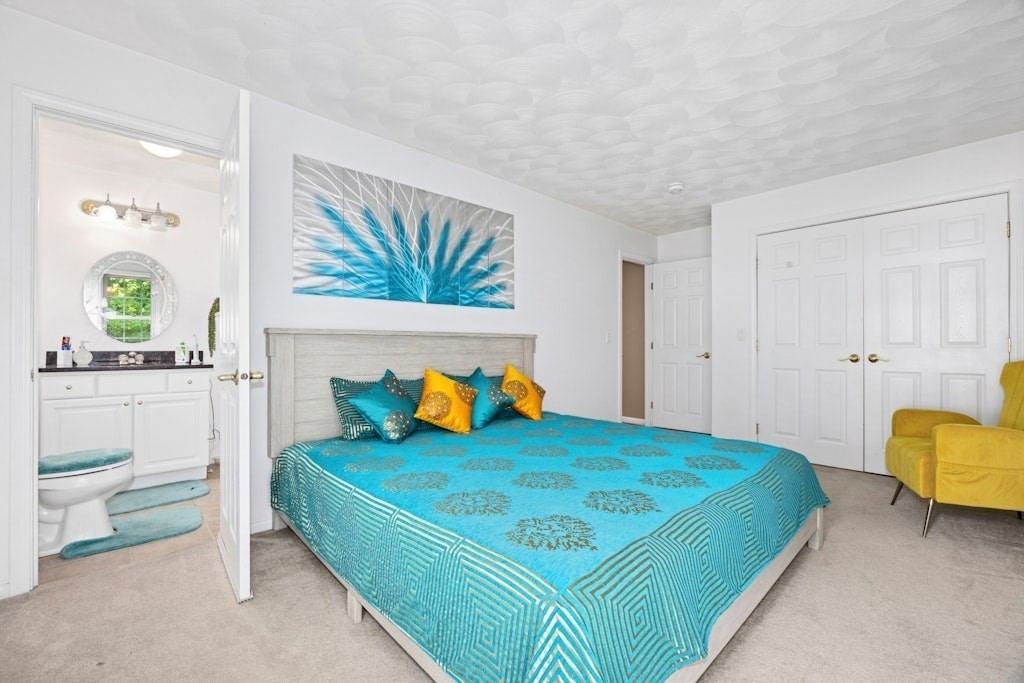 2 Arrowhead Ln, Westborough