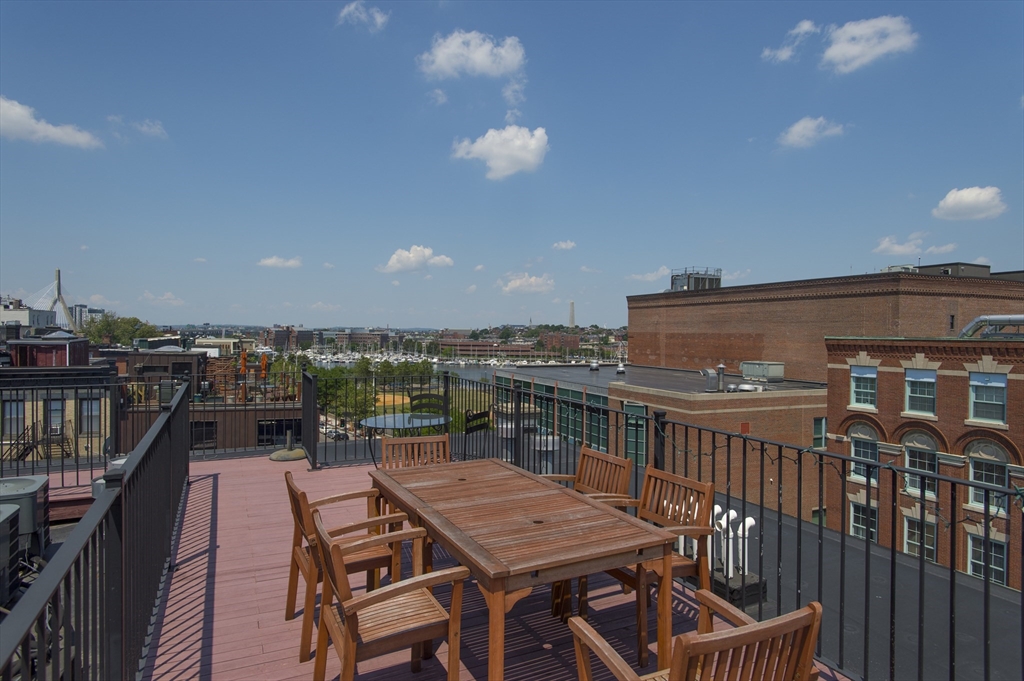 440 Commercial St, Waterfront