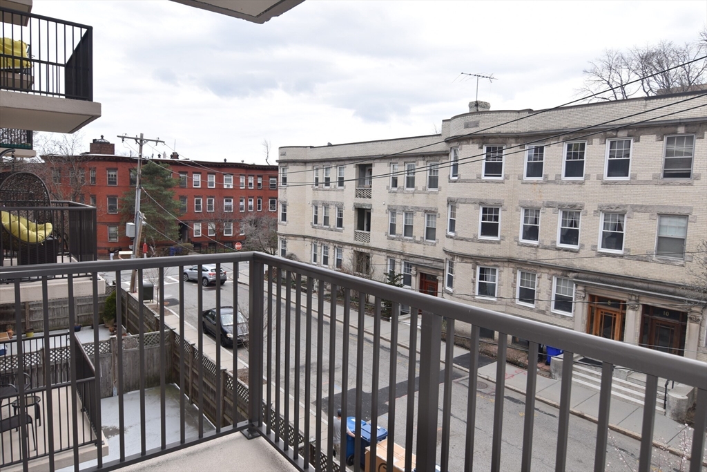 80 Pleasant St, North Brookline