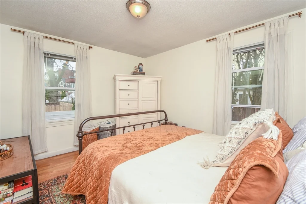 99 Bartlett St, Charlestown