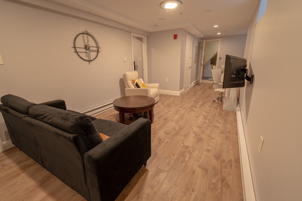 726 Metropolitan Ave, Hyde Park