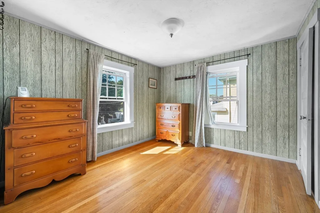 30 Whitney St, Milford