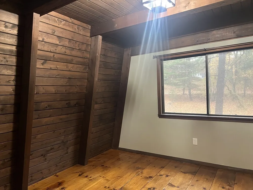 888 Salem St, Groveland