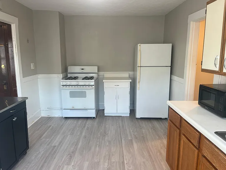 11 Nathan Rd, West End