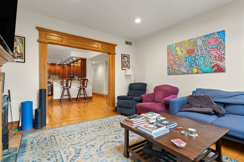 90 Browne St, Coolidge Corner