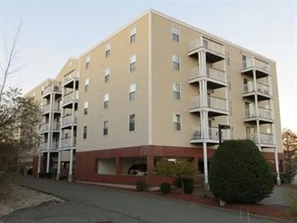 86 E Howard St, Quincy