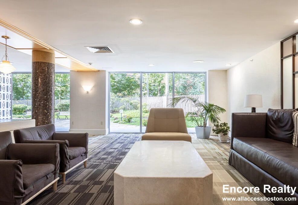 101 Monmouth Ct, Longwood