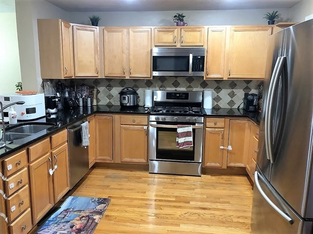 12 Ship Ave, Glenwood