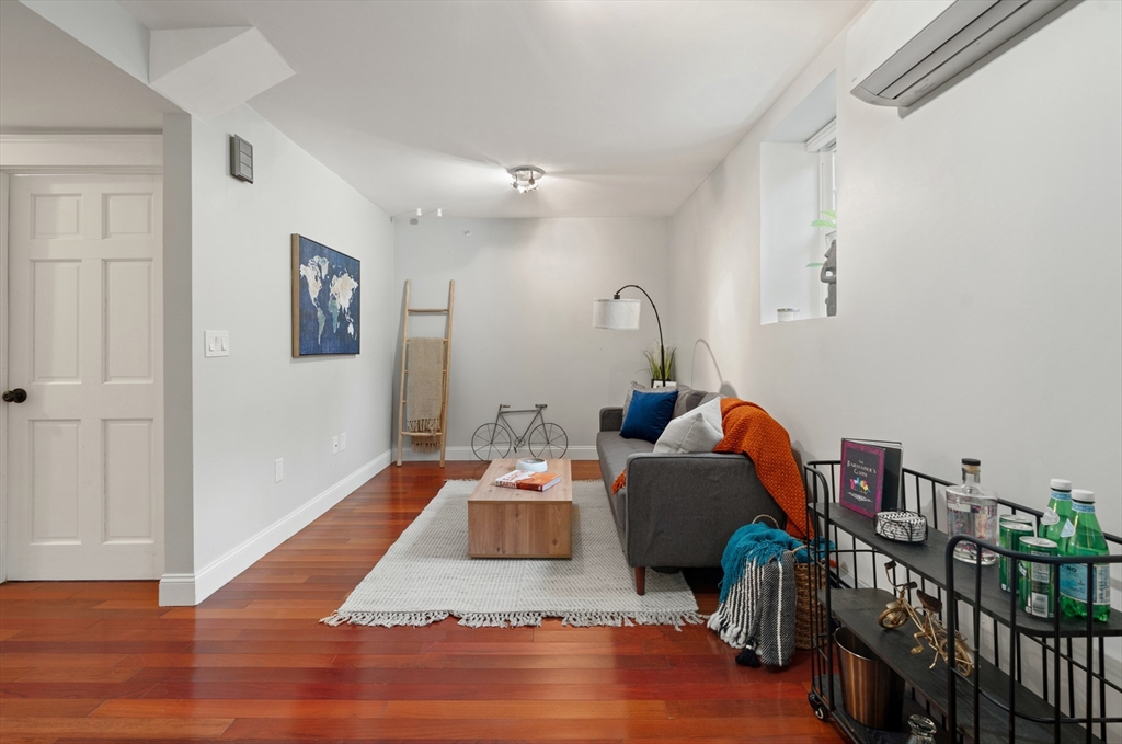 15 Millmont St, Roxbury