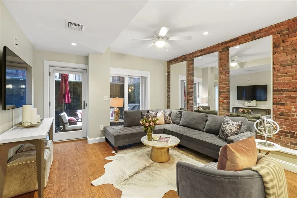 16 Follen St, Back Bay