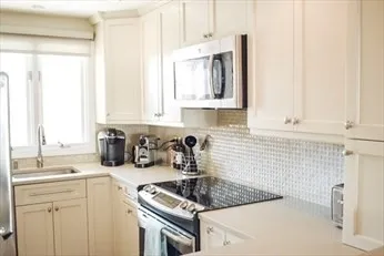 819 East 6th St, South Boston