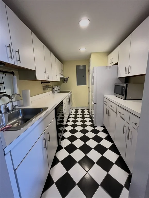 21 Linden St, Quincy