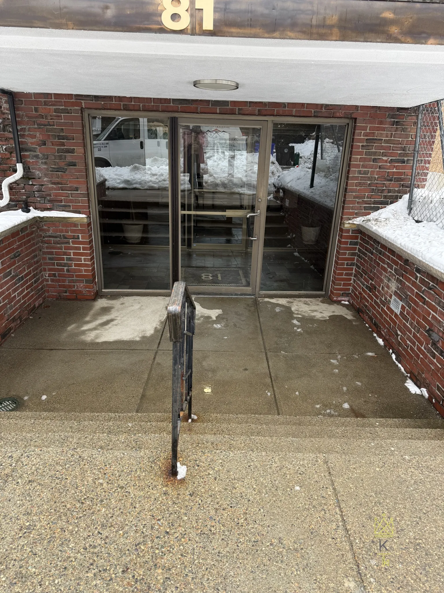 81 Green St, North Brookline