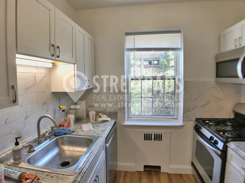 1129 Beacon St, Longwood