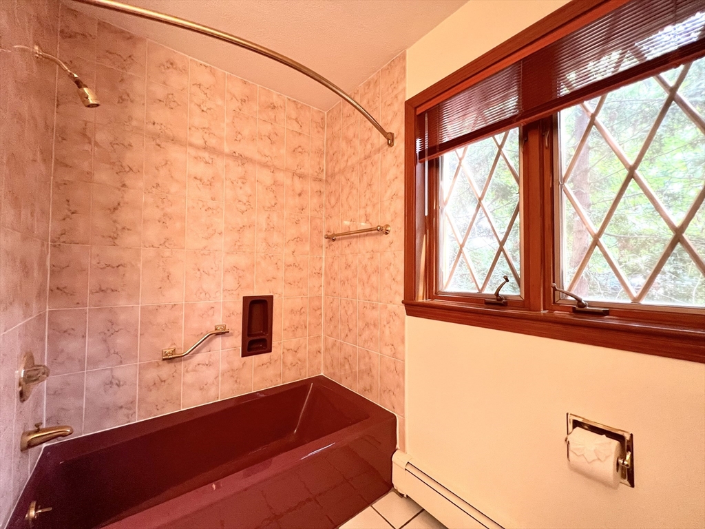 177 R Faneuil St, Oak Square